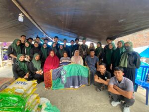 Bentuk Kepedulian, HMI Soppeng Salurkan Bantuan Untuk Korban Kebakaran