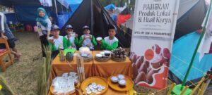 Ajarkan Kewirausahawan, Siswa SDN 14 Pangempange jual Olahan Gula Merah di Perkemahan Jumbara
