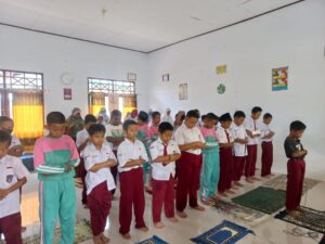 SDN 6 Ujung Baru Biasakan Siswa Shalat Dzuhur Berjamaah Sebelum Pulang
