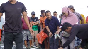 Andi Sudirman Blusukan di TPI Palopo, Warga : Mantap Andalan, Lanjutkan