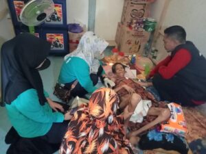 Pemerintah Kelurahan Biru Gerak Cepat Lakukan Pelayan Terhadap Warganya Yang Mengalami Sakit