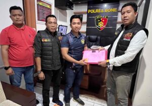 Bawaslu memutuskan untuk melanjutkan proses hukum dugaan pelanggaran pemilihan oknum Lurah dan Kepala Desa di Kabupaten Bone