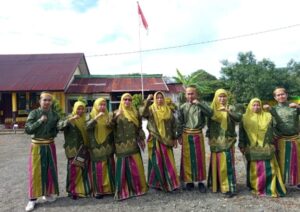 SDN 73 Lamogo Rayakan Hari Guru Nasional dengan Semangat Budaya dan Dedikasi Tinggi