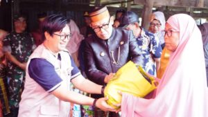 Respon Cepat Korban Angin Puting Beliung Pemda Bone dan Baznas Salurkan Bantuan