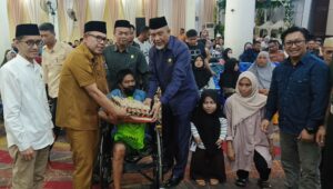 Pemerintah Kabupaten Bone Bersama BAZNAS Salurkan Paket Ramadhan Gembira Bagi Penyandang Disabilitas