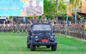 Gubernur Sulsel Pimpin Apel Satpol PP di Wajo Naik Mobil Listrik Jeep Andalan Cek Kesiapan Pasukan