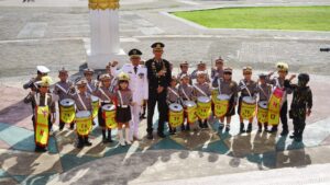 Semangat Sikecil, Prestasi Besar: Drumband TK Kemala Bhayangkari Bone Tampil Memukau di HUT Bhayangkara