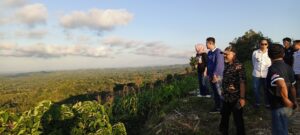Menjelajahi Keindahan Tersembunyi: Dinas Pariwisata Bone Kunjungi Wisata Alam Bulu Tamping di Ulaweng