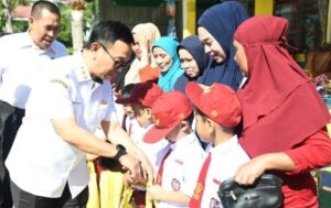 Pemkab Soppeng Salurkan Bantuan Seragam Sekolah Gratis untuk Ribuan Siswa Baru