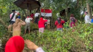 HUT ke-80 Kemerdekaan RI, D’Paris Bone Berikrar di Bukit Cempalagi