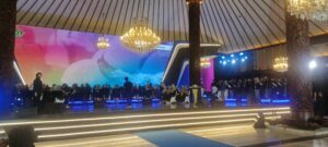 Nada Persaudaraan di Malam Bakti Santri Untuk Negeri: Orkestra Santri Al Ikhlas Ujung dan Paduan Suara Lintas Agama Satukan Harmoni untuk Negeri