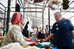 Pantau Pasar Sentral, Bupati Pinrang Pastikan Stok Pangan Aman dan Harga Stabil Jelang Idul Fitri 1447 H