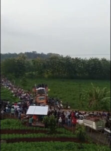 Truk Muatan Sound Horeg Gagal Nanjak di Pati, Mundur Hantam Dua Motor