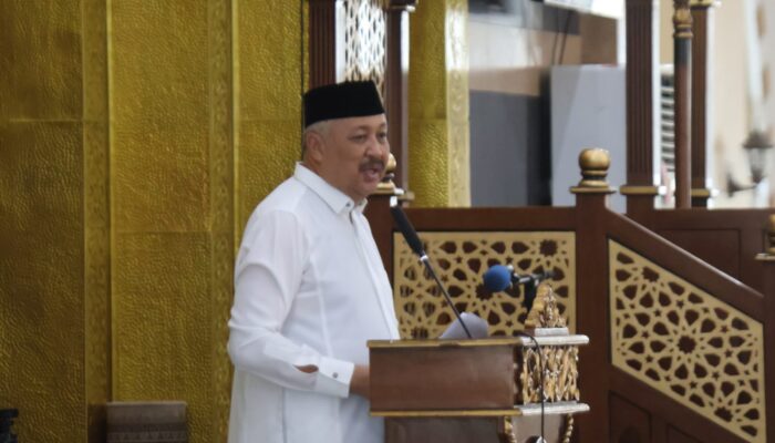 Ribuan Warga Padati Masjid Agung Al-Munawwir, Bupati Irwan Ajak Maknai Idul Adha dengan Keikhlasan