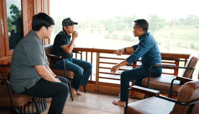 Silaturahmi Penuh Keakraban, Andi Kaswadi Razak dan Ketua DPRD Soppeng Beri Ucapan Selamat Ulang Tahun kepada Bupati Bone