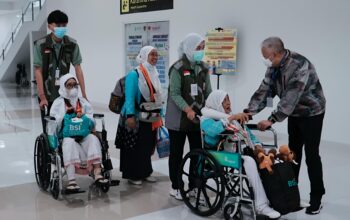 Tepati Janji, Bupati Irwan Hamid Sambut Langsung 386 Jamaah Haji Pinrang yang Pulang dari Tanah Suci