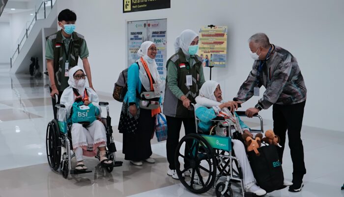 Tepati Janji, Bupati Irwan Hamid Sambut Langsung 386 Jamaah Haji Pinrang yang Pulang dari Tanah Suci