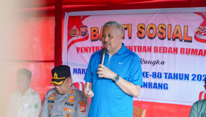Bupati Irwan dan Kapolres Pinrang Serahkan Bantuan Renovasi Rumah Layak Huni untuk Warga
