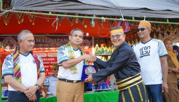 Kapolres Pinrang Pimpin Upacara dan Ziarah Tabur Bunga dalam Rangka Hari Bhayangkara ke-80 ‎