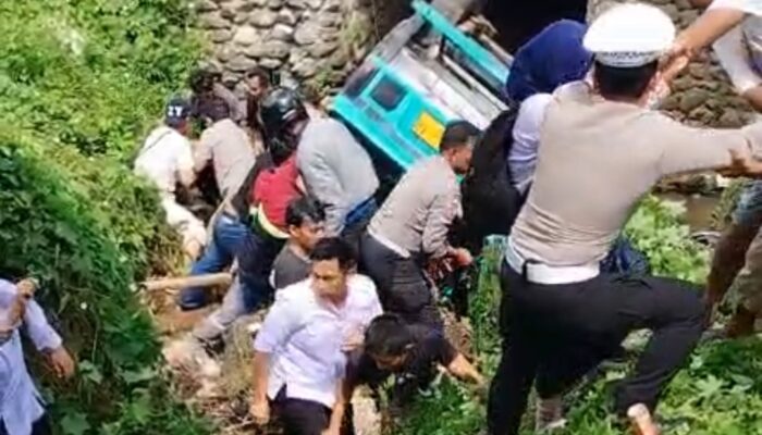 Hilang Kendali, Mikrolet Angkut Delapan Siswa SMP Terjun ke sungai di Soppeng, 5 Orang Terluka