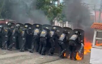 Bentrokan Warga dan Polisi Warnai Pengukuran Lahan Eksekusi di Bone
