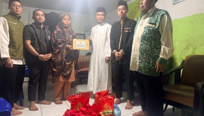 Gubernur Sulsel Salurkan Bantuan untuk Keluarga Bocah Korban Tenggelam di Pantai Depan Masjid 99 Kubah