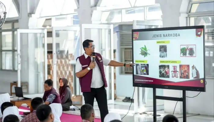 Satresnarkoba Polres Pinrang Tanamkan Semangat Anti Narkoba kepada Ratusan Siswa Baru SMAN 1 Pinrang