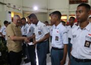 Bupati Pinrang Apresiasi Dedikasi Paskibraka, Serahkan Uang Saku Usai Bertugas