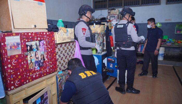 Sinergi TNI-Polri dan BNNK, Lapas Watampone Gelar Penggeledahan Gabungan