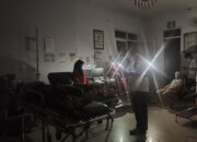 Listrik Padam, Genset Tak Berfungsi, UGD Puskesmas Salotungo Soppeng Andalkan Lampu HP
