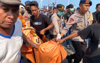 Nelayan Tippulue Ditemukan Meninggal Dunia di Perairan Cenrana, Keluarga Sambut Jenazah dengan Isak Tangis